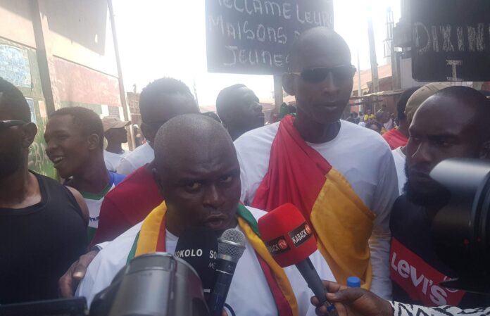 Guinée: les jeunes de Dixinn Port 3 dans la rue pour réclamer leur maison des jeunes.
