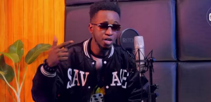 Mc Freshh inspiré dans « Commérages »  (session acoustique)