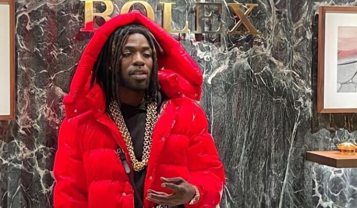 Gazo à Conakry : la star du Drill déjà fan de la nourriture du pays.