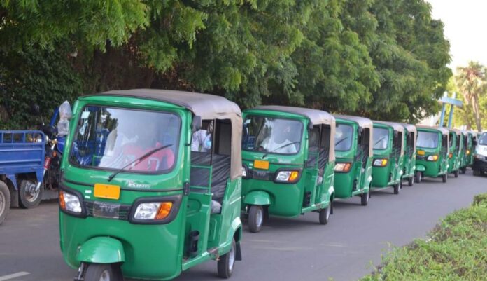 Transport : la circulation des tricycles et moto-taxi autorisée sous conditions...