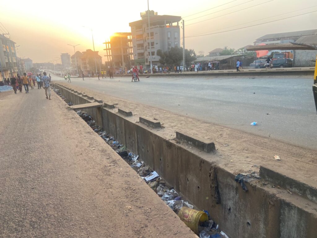 Guinée/ Axe Sonfonia – Cimenterie : circulation perturbée par des jeunes (photos)