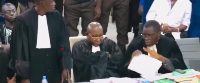 Événement du 28 septembre : les avocats constitués suspendent leur participation au procès.
