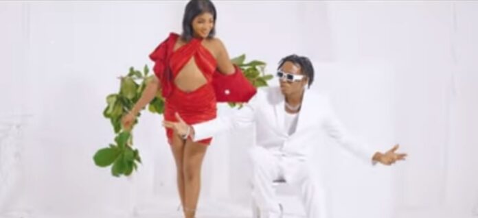 Kapi Chino a clippé sa chanson d’amour « Guidho » (à regarder)