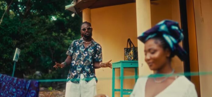 Amaza recharge les amoureux avec son clip « Soussata ».