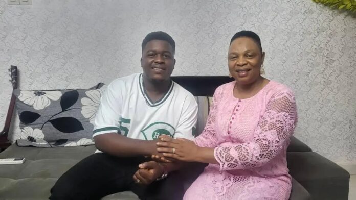 Ousmane Paikoun a choisi « Sayon Camara » comme Marraine de son concert dédicace.