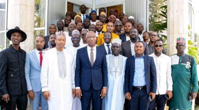 Guinée : le Premier Ministre a reçu les acteurs politiques pour … (Primature)