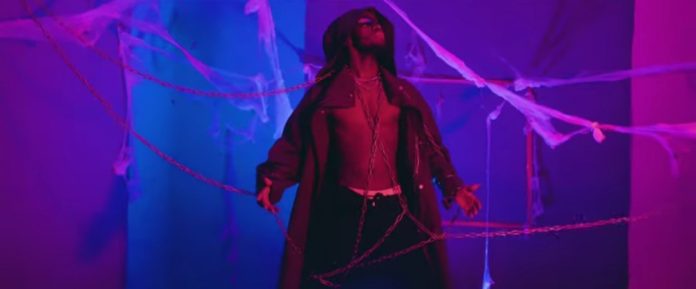 Saifond lutte contre les forces obscures dans son clip 