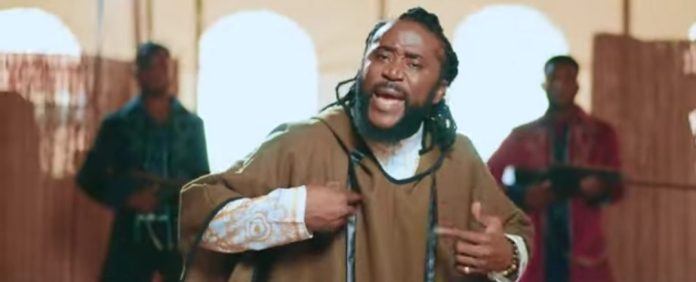 Elie Kamano lance un cri d'alarme avec son clip 