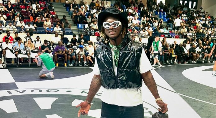  Lil Saako annonce une tournée internationale de 13 dates.