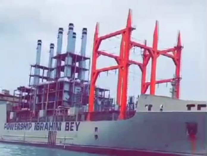 Électricité en Guinée : l’arrivée d'une centrale flottante à Conakry.