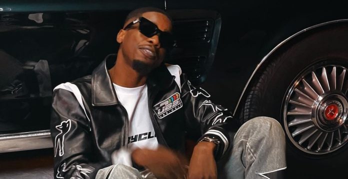 Cette nouvelle sortie confirme l'activité intense de l’artiste et entretient l'attente d'un potentiel album.